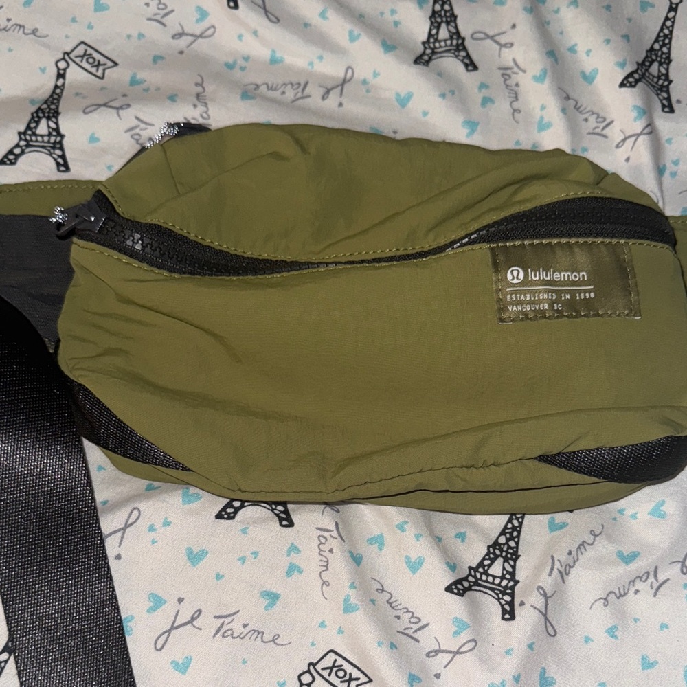 Lululemon Athletica Men's Olive Belt Bag